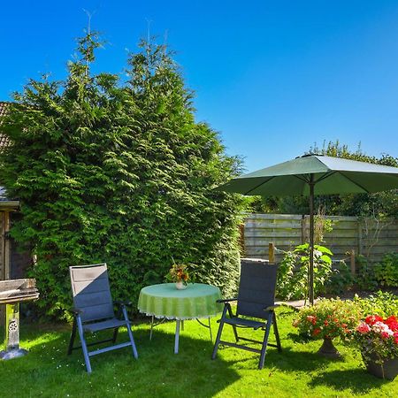 Ferienwohnung Im Haus Weinstock Esens Kültér fotó